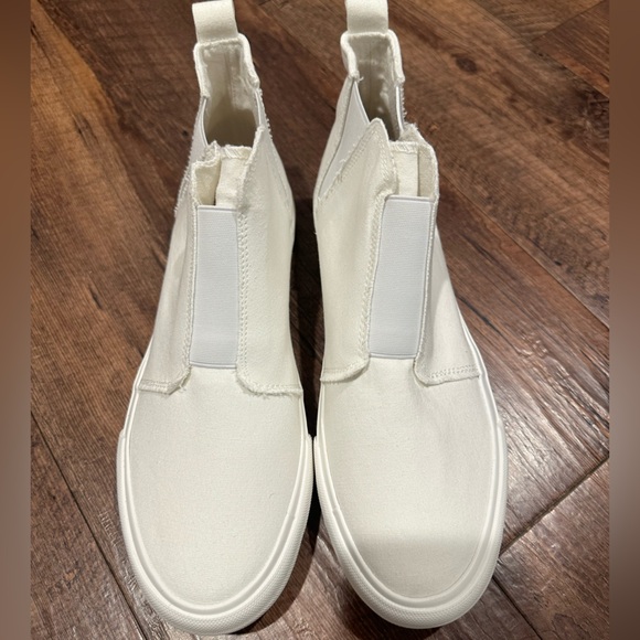 Brand new in box size 10 Gypsy Jazz high top slip on sneakers. WHITE - Picture 1 of 5